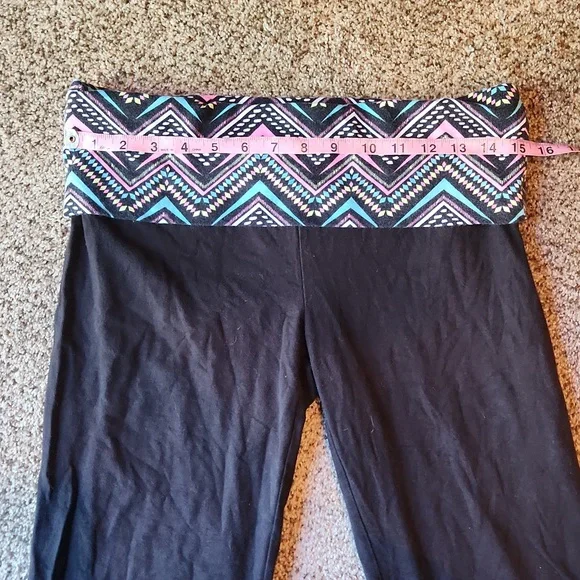 No Boundaries | Neon Fold Over Crops - Picture 4 of 9